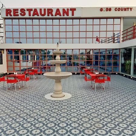 Gods County. Resort & Banquets Tarapith Eksteriør billede