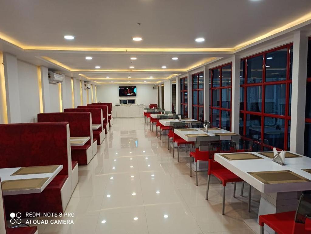 Gods County. Resort & Banquets Tarapith Eksteriør billede