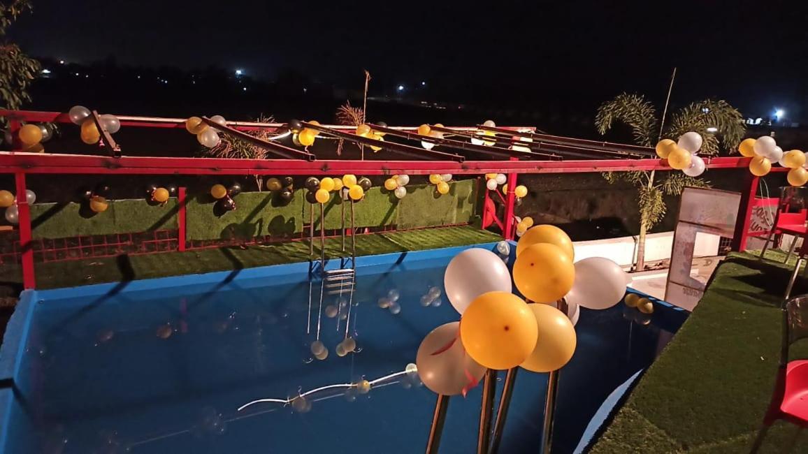 Gods County. Resort & Banquets Tarapith Eksteriør billede