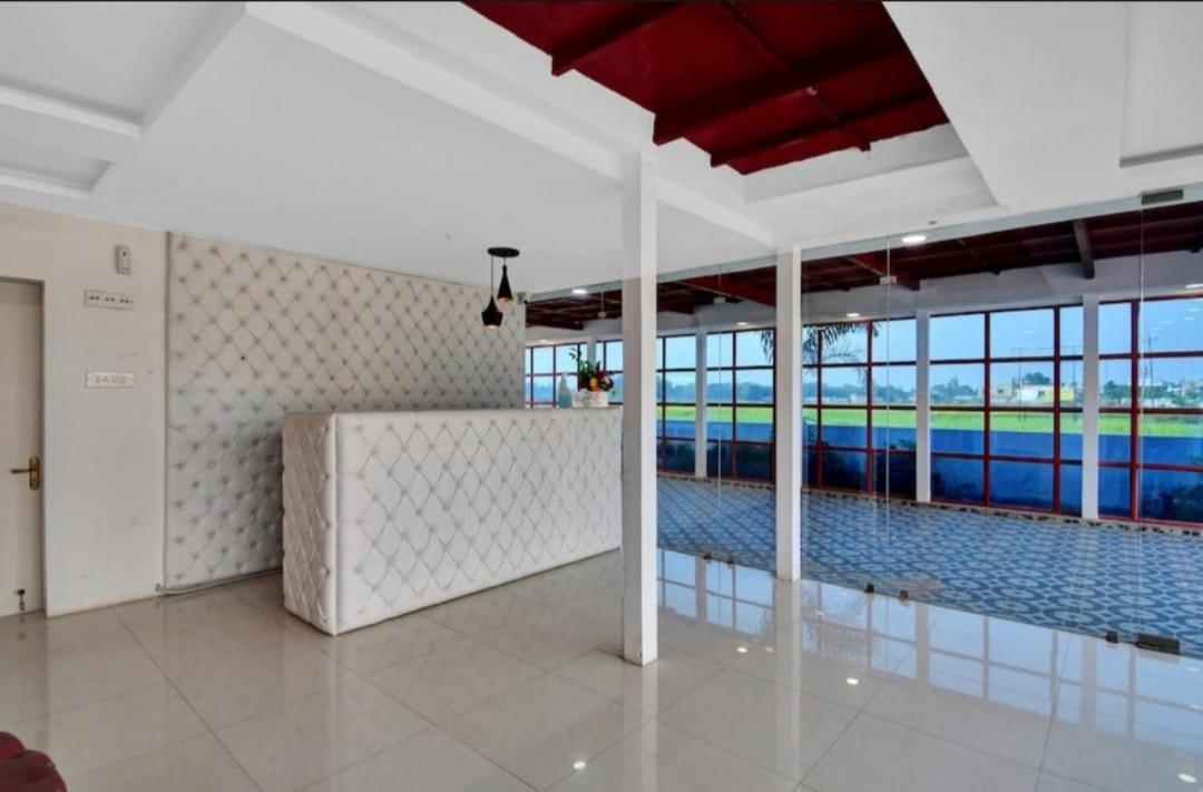 Gods County. Resort & Banquets Tarapith Eksteriør billede