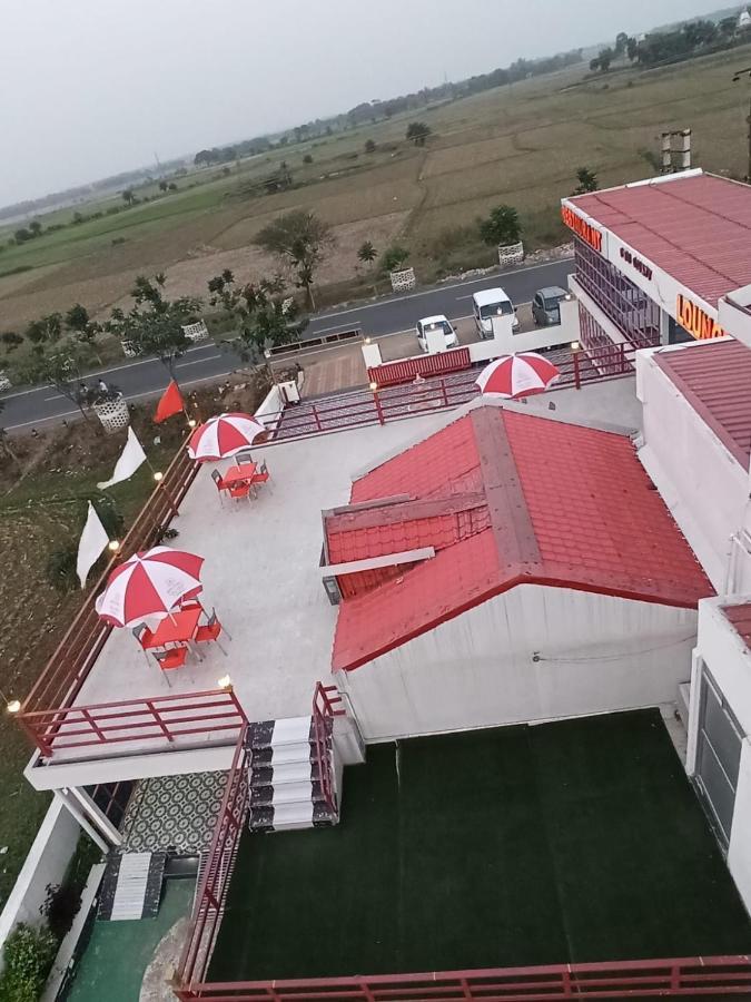 Gods County. Resort & Banquets Tarapith Eksteriør billede