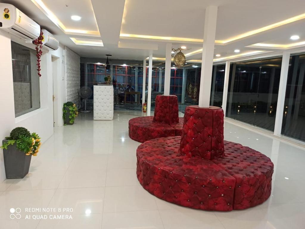 Gods County. Resort & Banquets Tarapith Eksteriør billede