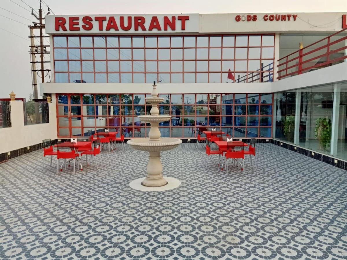 Gods County. Resort & Banquets Tarapith Eksteriør billede