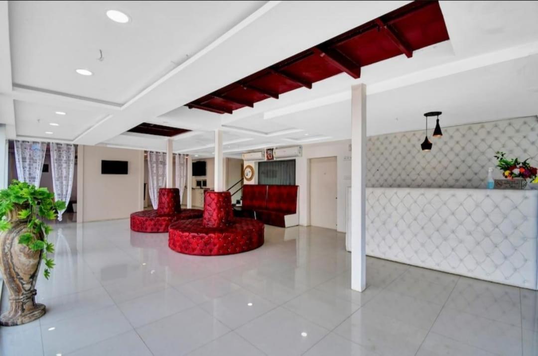 Gods County. Resort & Banquets Tarapith Eksteriør billede